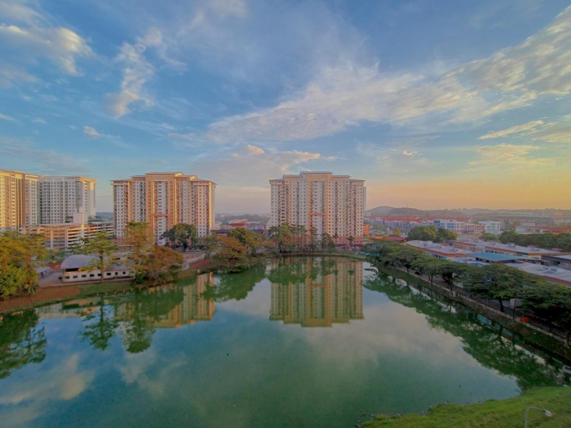 -lake View- Mount Austin Ikea Toppen 10 Mins - B113 *